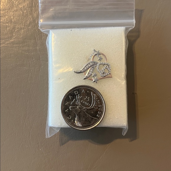 Charmed Aroma | Sterling Silver Bugs Bunny Necklace 🐰 - Picture 5 of 5